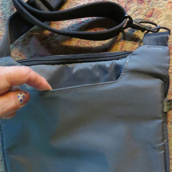 NWOT Travelon Gray Crossbody Medium Travel Bag - Picture 3 of 5